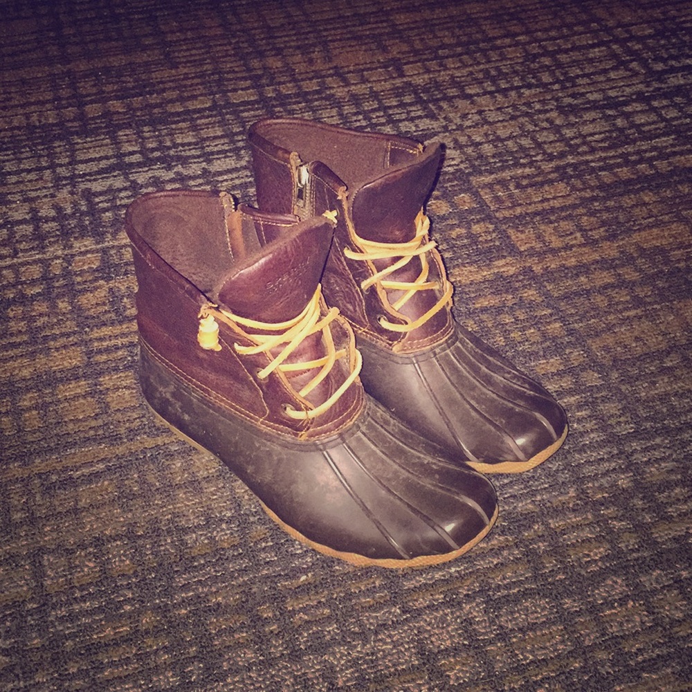 Brown Sperry duck boots size 9
